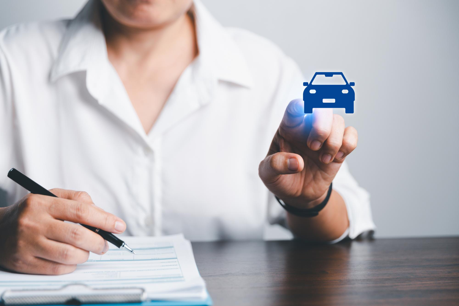 California driver comparing auto insurance policies online